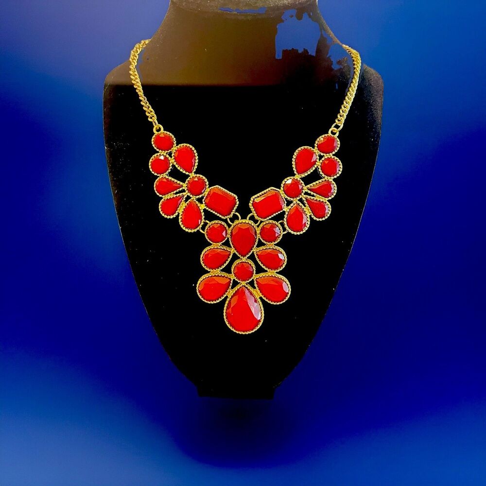 Red Faceted Bib Statement Necklace Gold Tone Floral Teardrop Adjustable